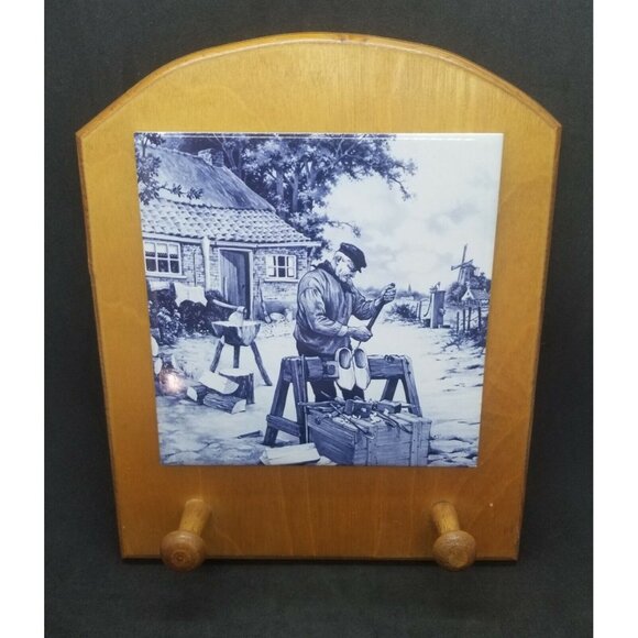 Delft Blue Ceramic Tile Shoe Cobbler Carver on Wood Hanger Ter Steege BV - Picture 1 of 4